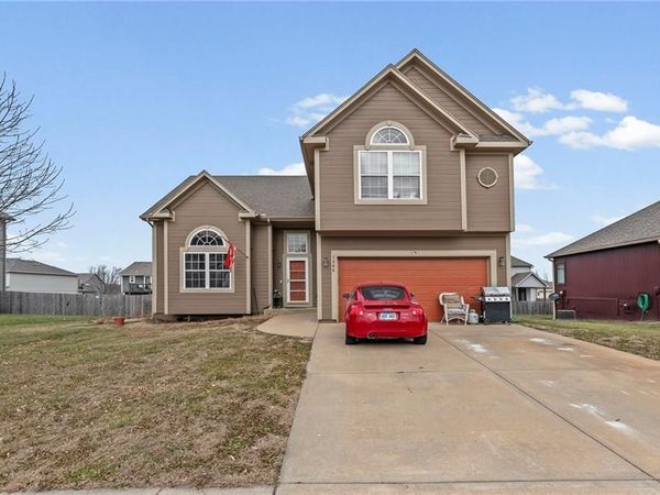 1308 N 3rd Street, Louisburg, KS 66053