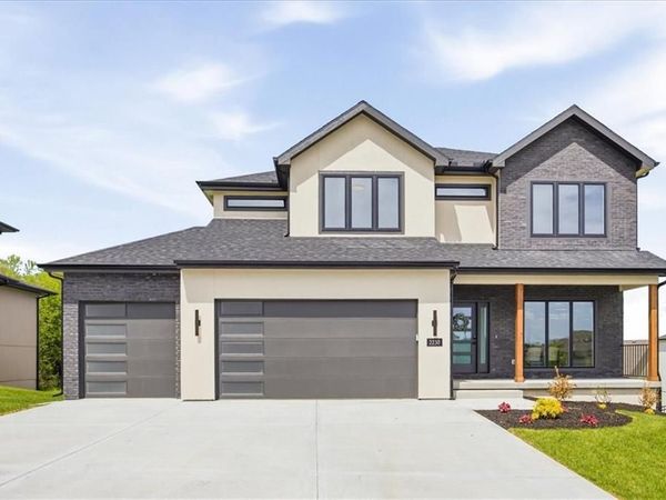 2230 SW Crown Drive, Lee's Summit, MO 64082