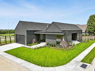 8440 Birkett Place, Lincoln, NE 68526