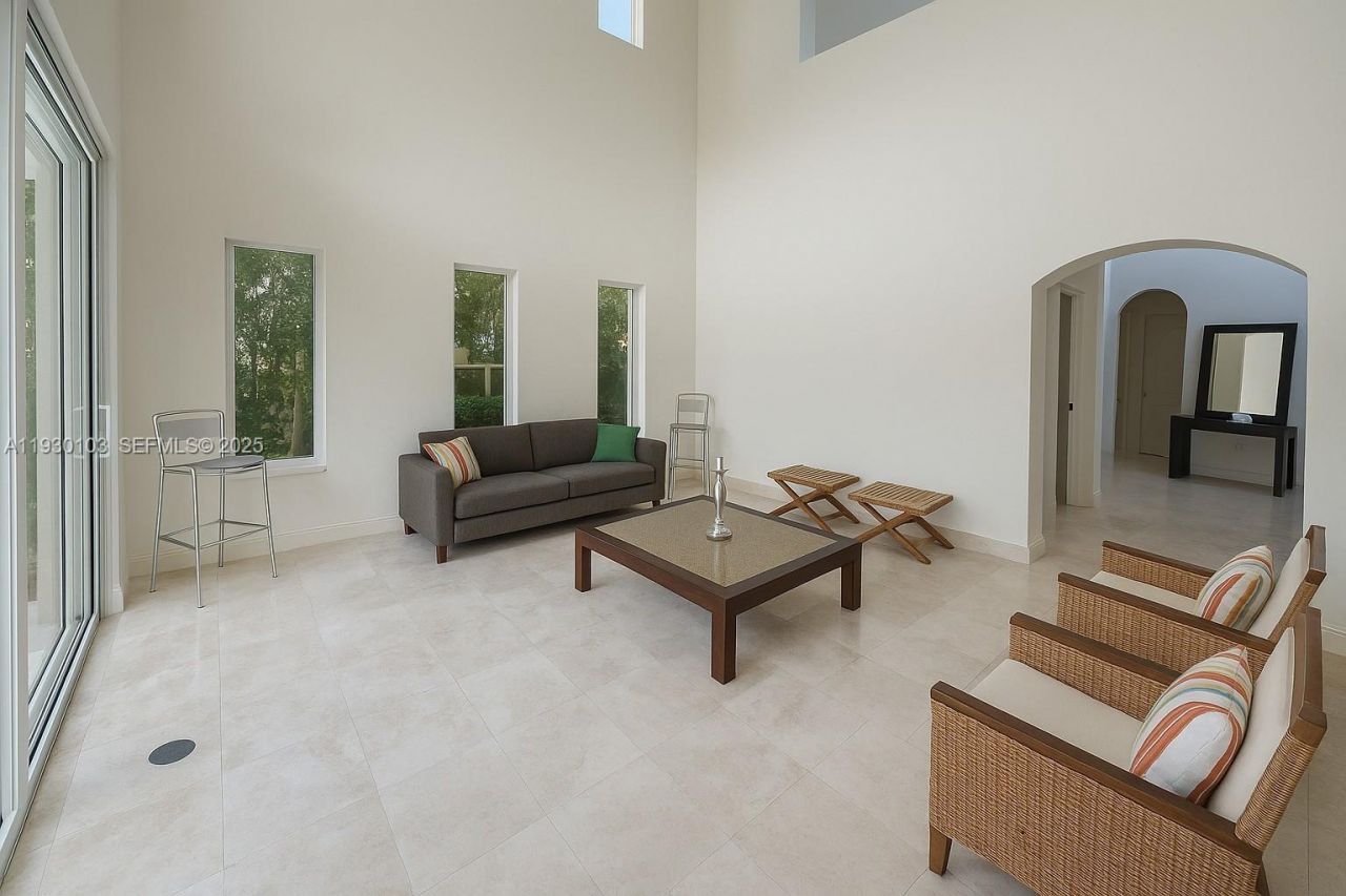 1490 Cleveland Rd, Miami Beach, FL 33141 Photo