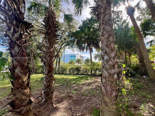 633 NW 14th Ter, Fort Lauderdale, FL 33311