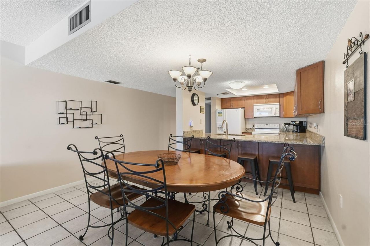 17450 Gulf Boulevard, Unit 104, Redington Shores, FL 33708 Photo