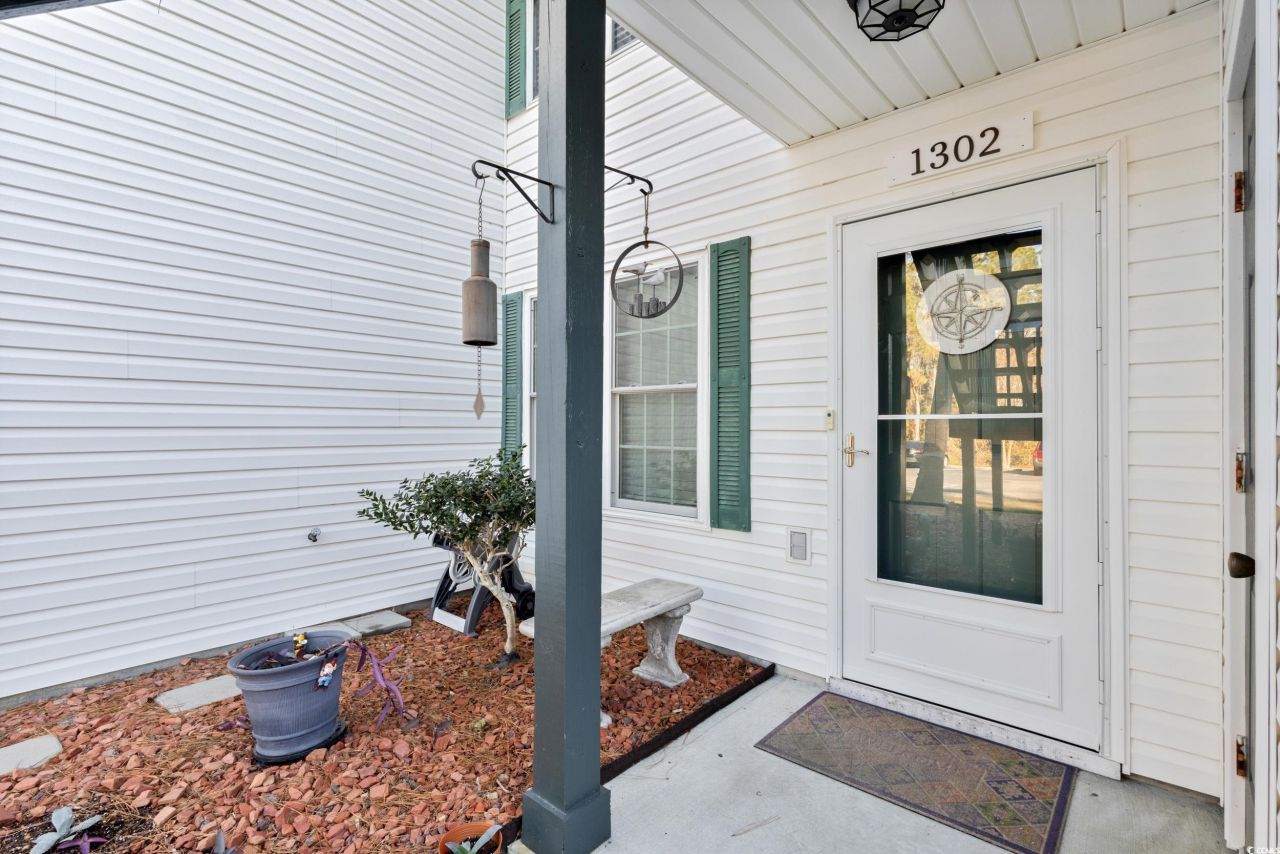 830 Fairway Dr. Photo 3