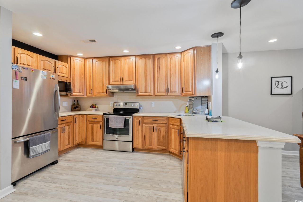 830 Fairway Dr. Photo 8