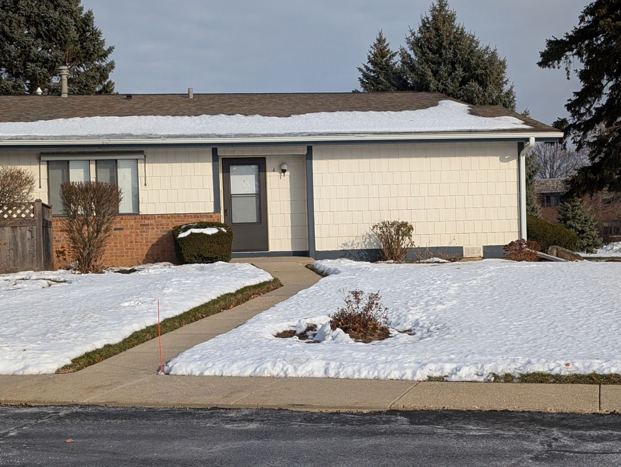 4712 W Oakwood Drive, Unit 4, McHenry, IL 60050 Main Photo