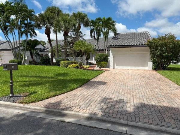 9 Windsor Lane, Boynton Beach, FL 33436