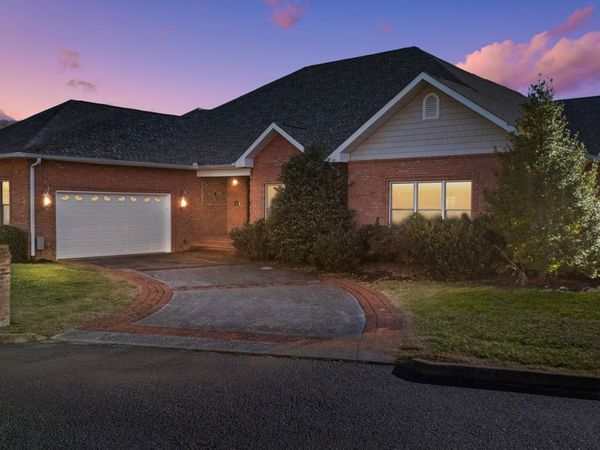 1811 Jordans Creek Way, Sevierville, TN 37876