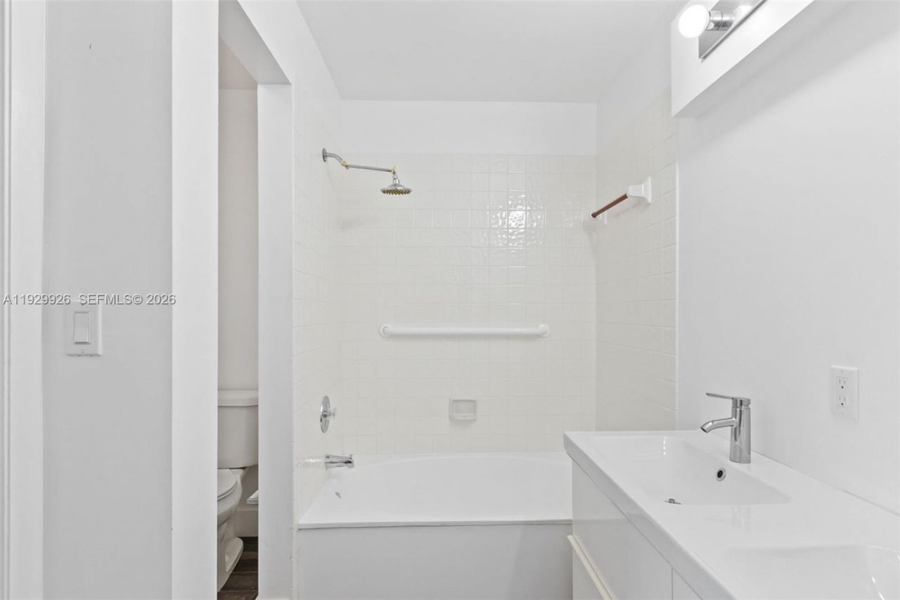 15569 N Miami Lakeway N, Unit 205-16, Miami Lakes, FL 33014 Photo