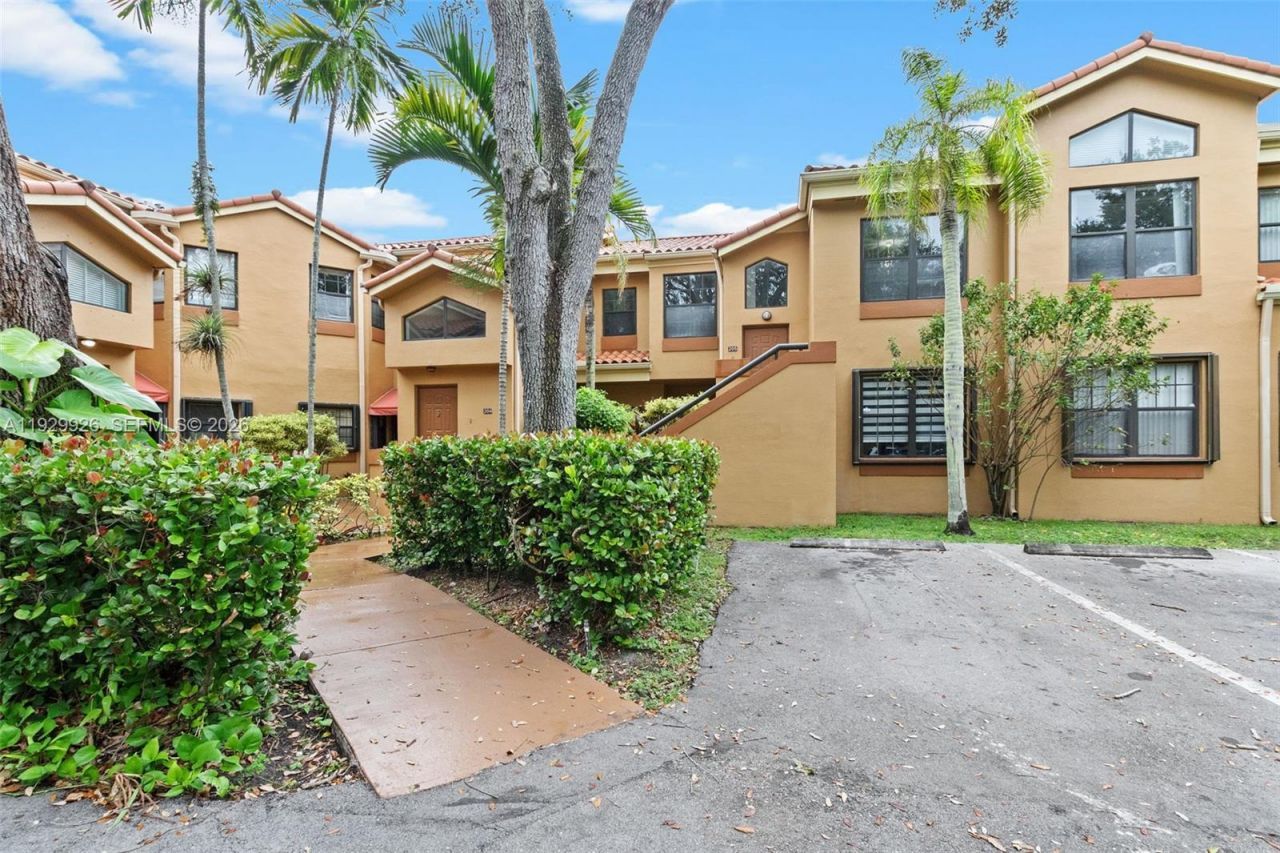 15569 N Miami Lakeway N, Unit 205-16, Miami Lakes, FL 33014 Photo