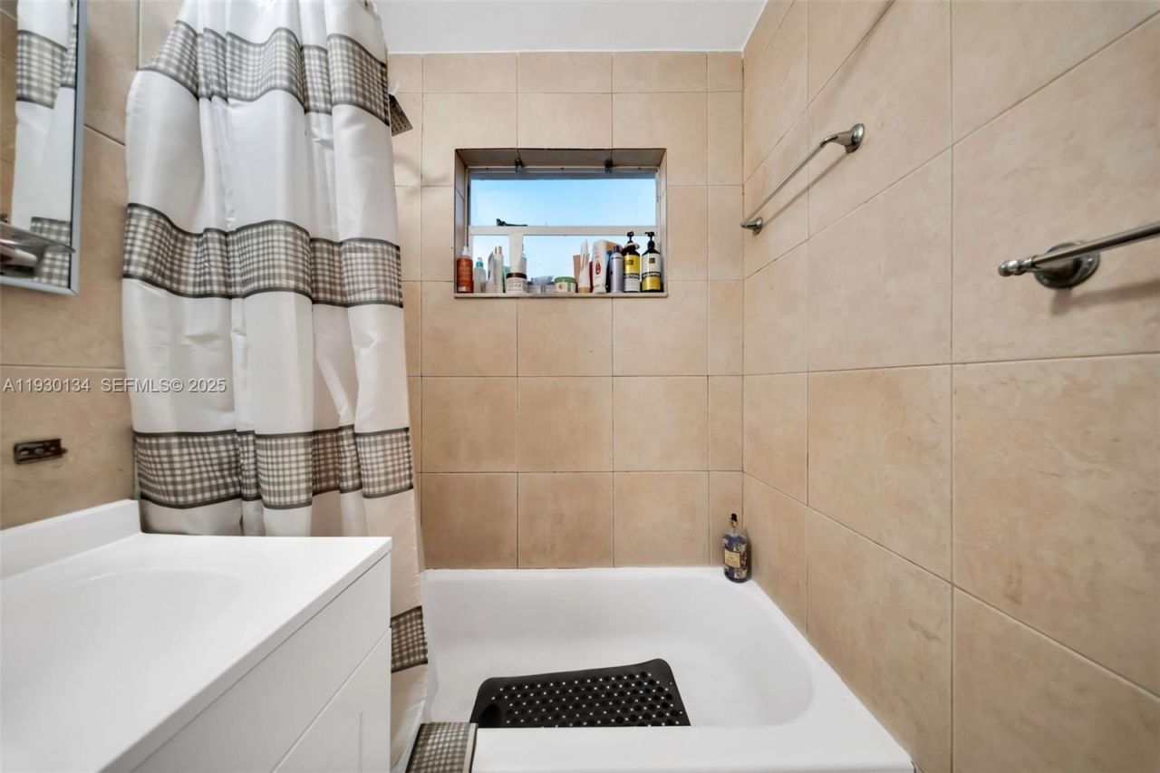 115 NW 56th Ave, Miami, FL 33126 Photo