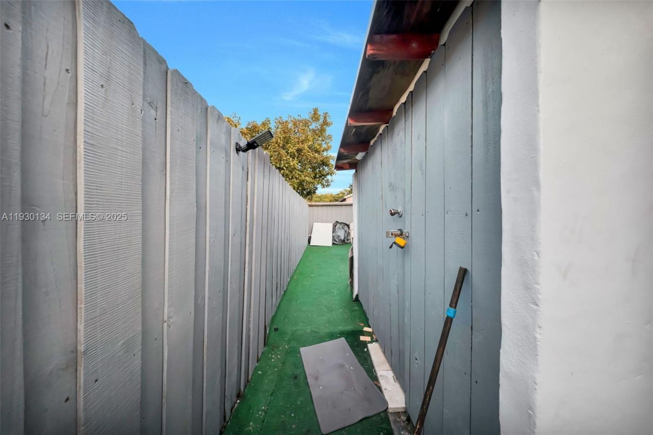 115 NW 56th Ave, Miami, FL 33126 Photo