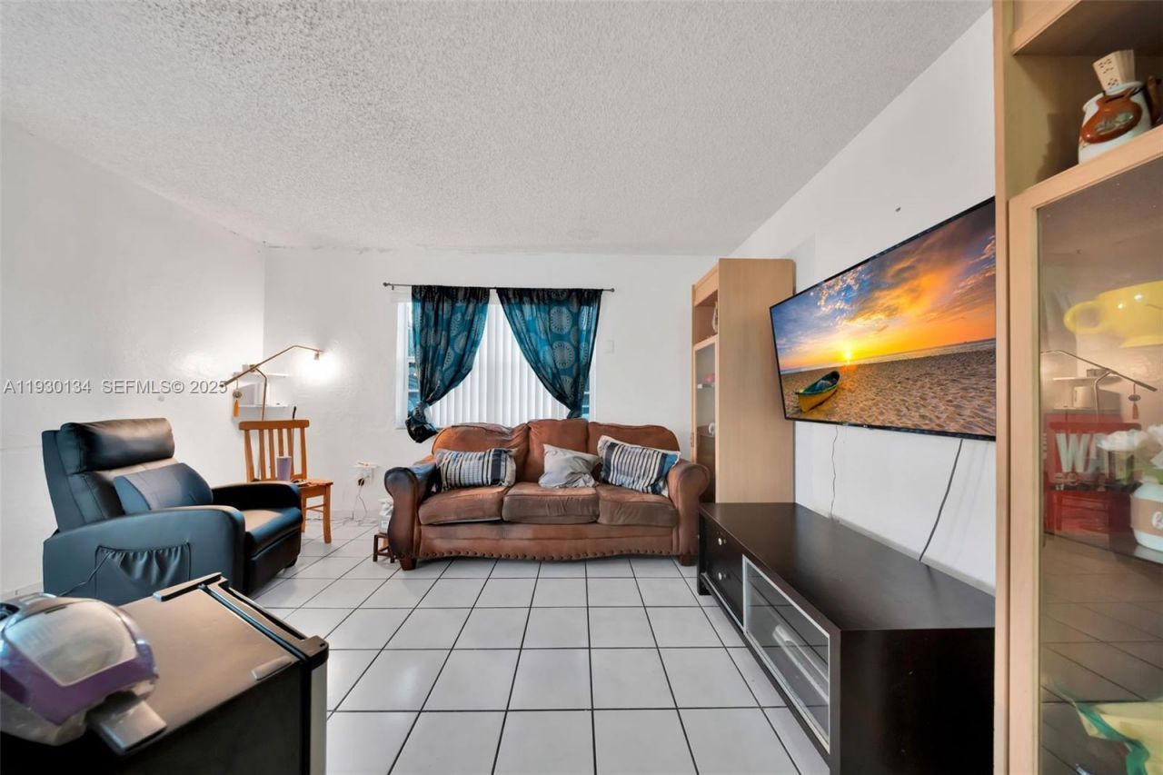 115 NW 56th Ave, Miami, FL 33126 Photo