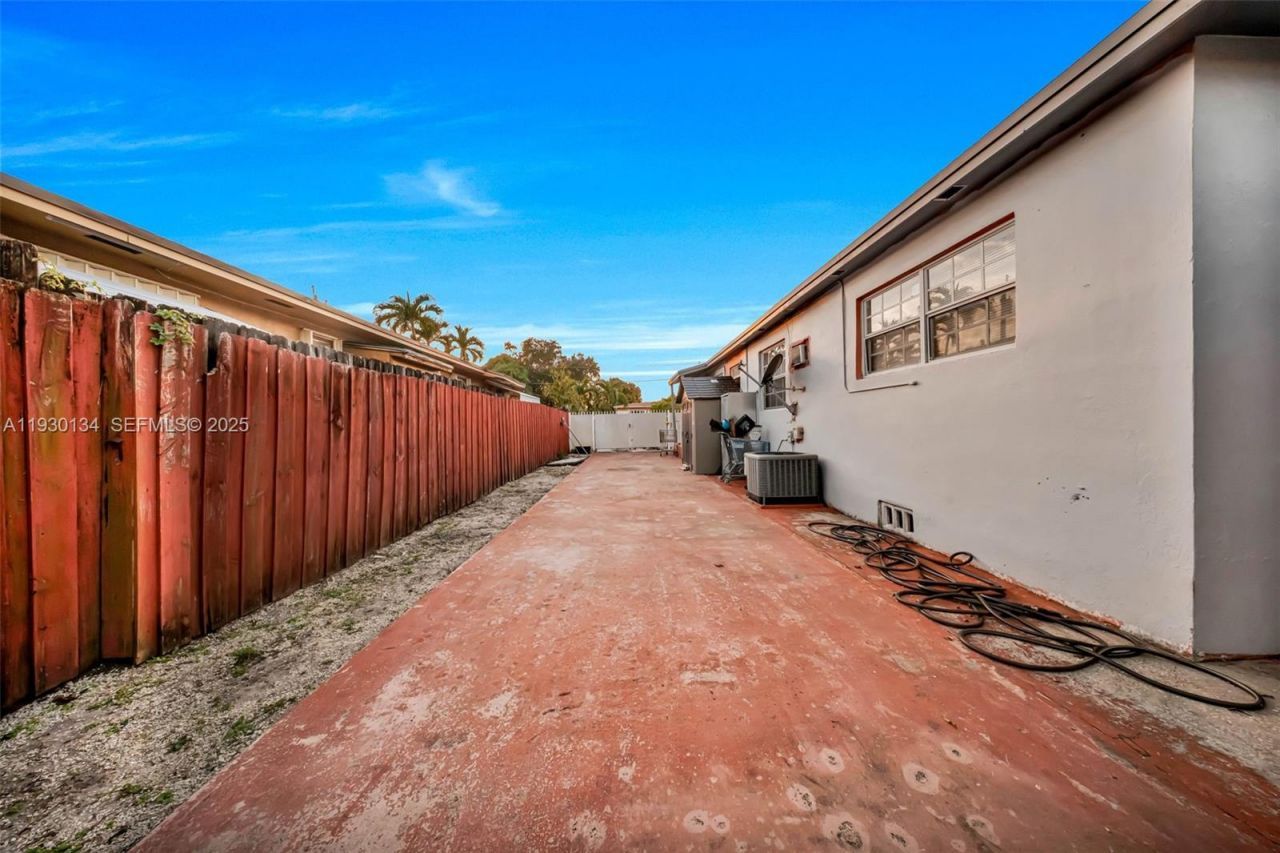 115 NW 56th Ave, Miami, FL 33126 Photo