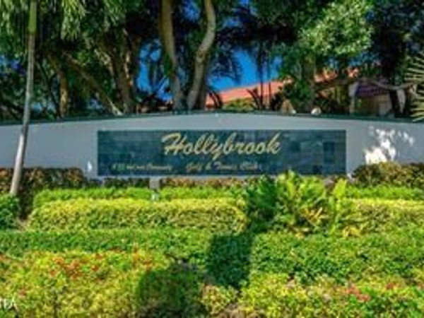 9511 N Hollybrook Lake Drive, Unit 207, Pembroke Pines, FL 33025