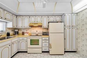 9511 N Hollybrook Lake Drive, Unit 207, Pembroke Pines, FL 33025 Photo