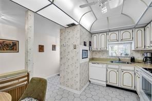 9511 N Hollybrook Lake Drive, Unit 207, Pembroke Pines, FL 33025 Photo