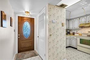 9511 N Hollybrook Lake Drive, Unit 207, Pembroke Pines, FL 33025 Photo