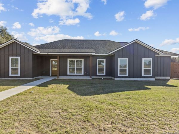 1015 Timbercrest, Pleasanton, TX 78064