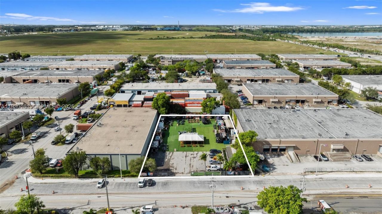 7070 NW 84th Ave, Medley, FL 33166 Photo