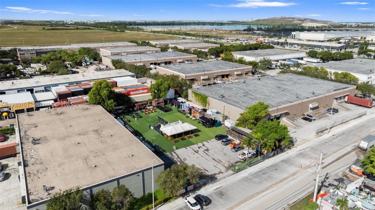 7070 NW 84th Ave, Medley, FL 33166 Photo