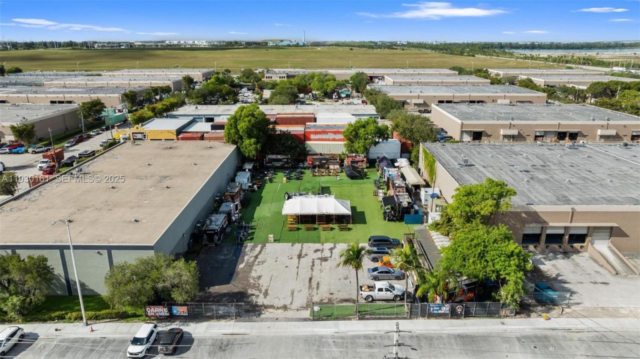 7070 NW 84th Ave, Medley, FL 33166 Photo