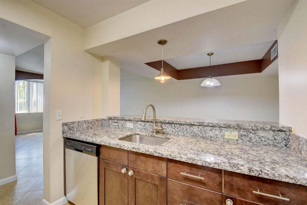 900 Scotia Drive, Unit 105, Hypoluxo, FL 33462 Photo