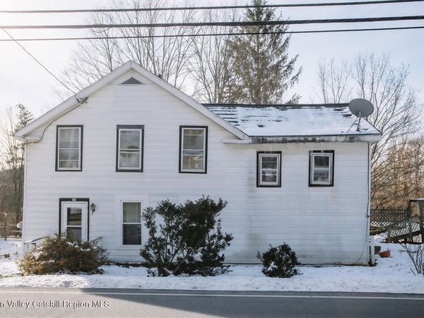 31 Albany Turnpike, Chatham, NY 12037