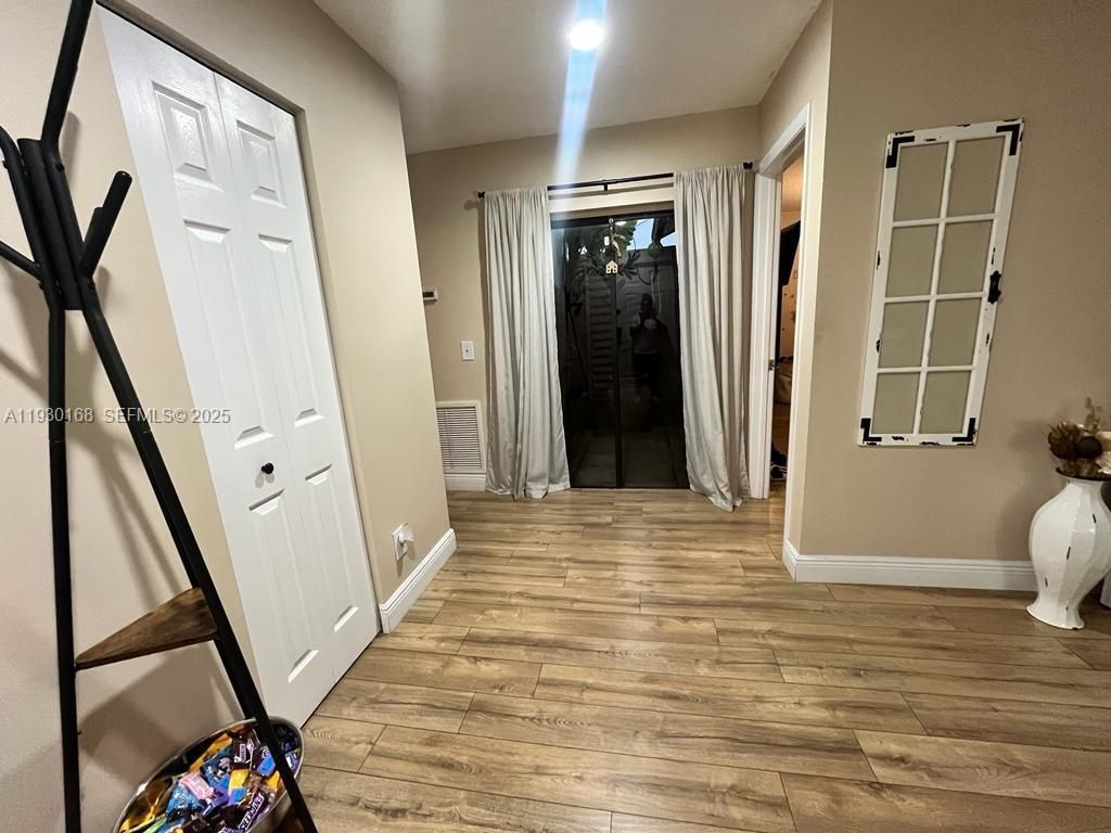 930 SW 109th Ave, Unit ., Pembroke Pines, FL 33025 Photo