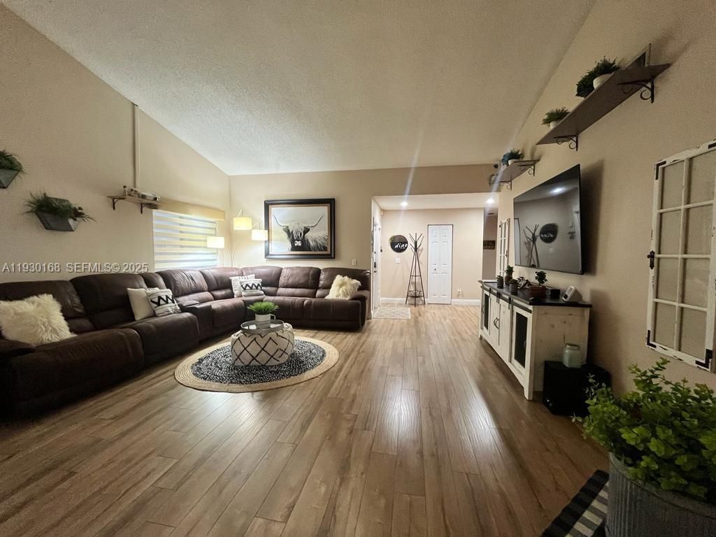 930 SW 109th Ave, Unit ., Pembroke Pines, FL 33025 Photo