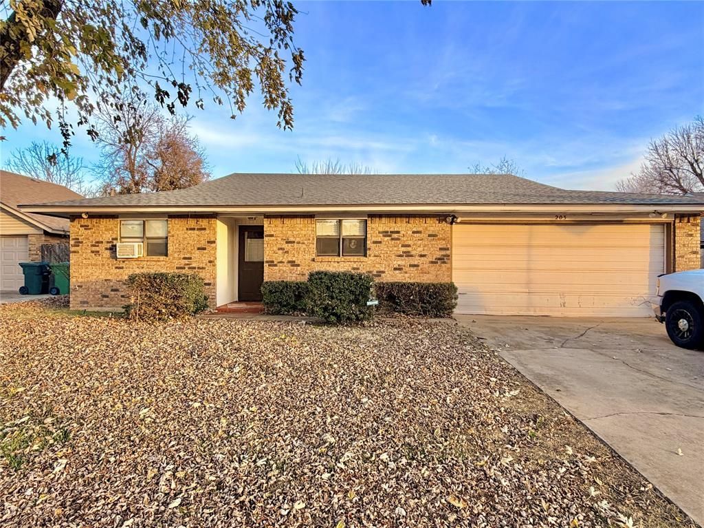 203 Redbud Street, Yukon, OK 73099 Main Photo