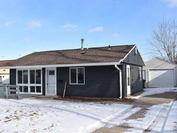 1209 16th St SW, Cedar Rapids, IA 52404