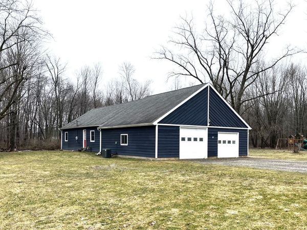 557 W James Street, Lawrence, MI 49064