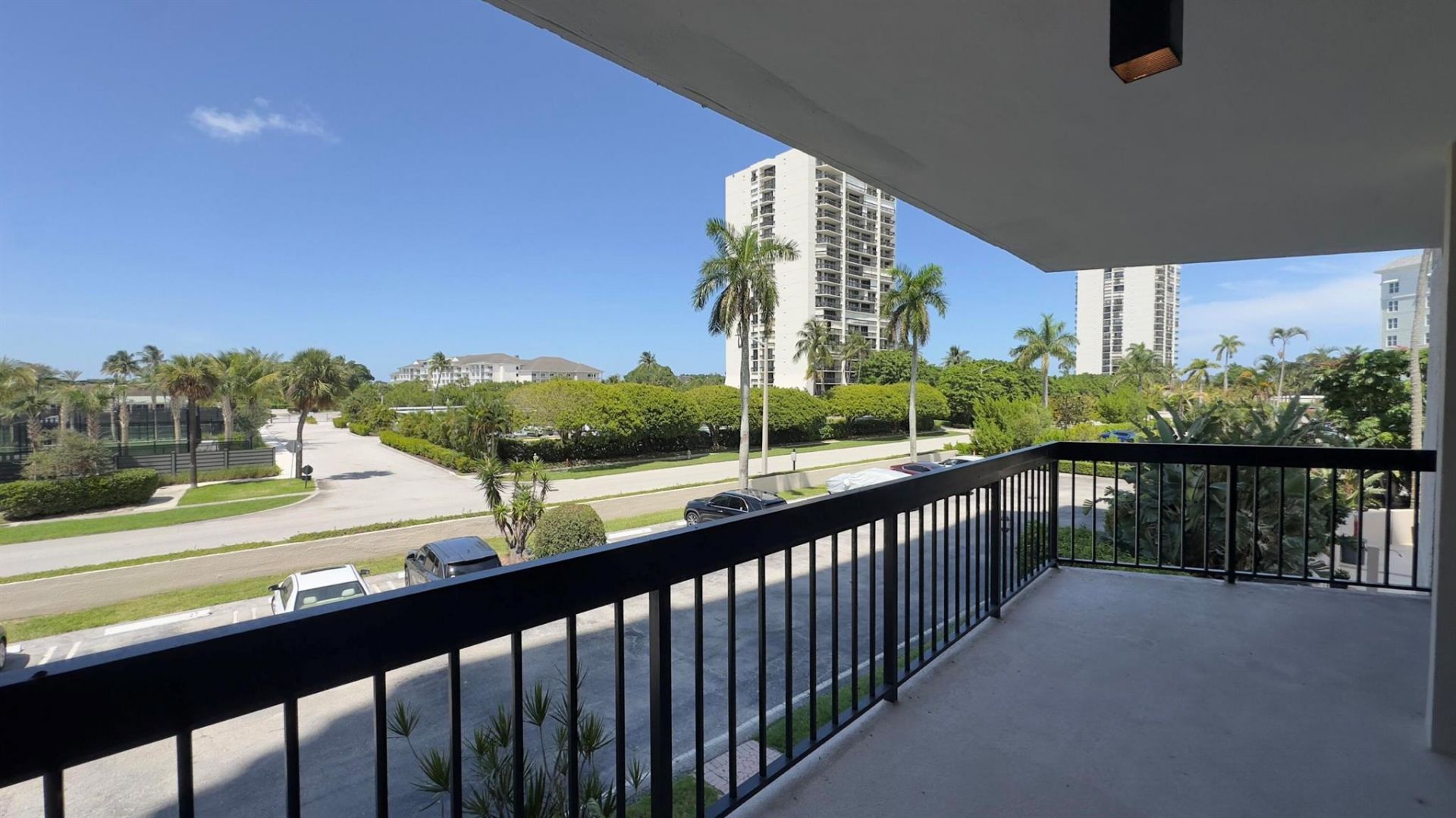 2425 Presidential Way, Unit 203, West Palm Beach, FL 33401 Photo