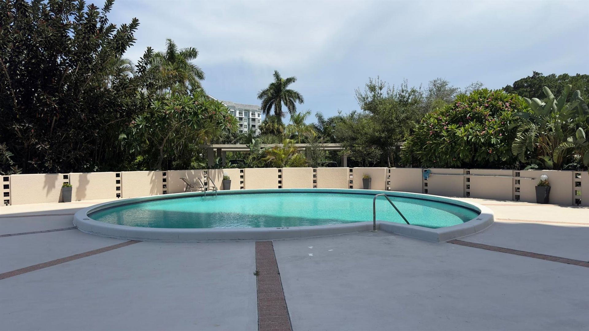 2425 Presidential Way, Unit 203, West Palm Beach, FL 33401 Photo