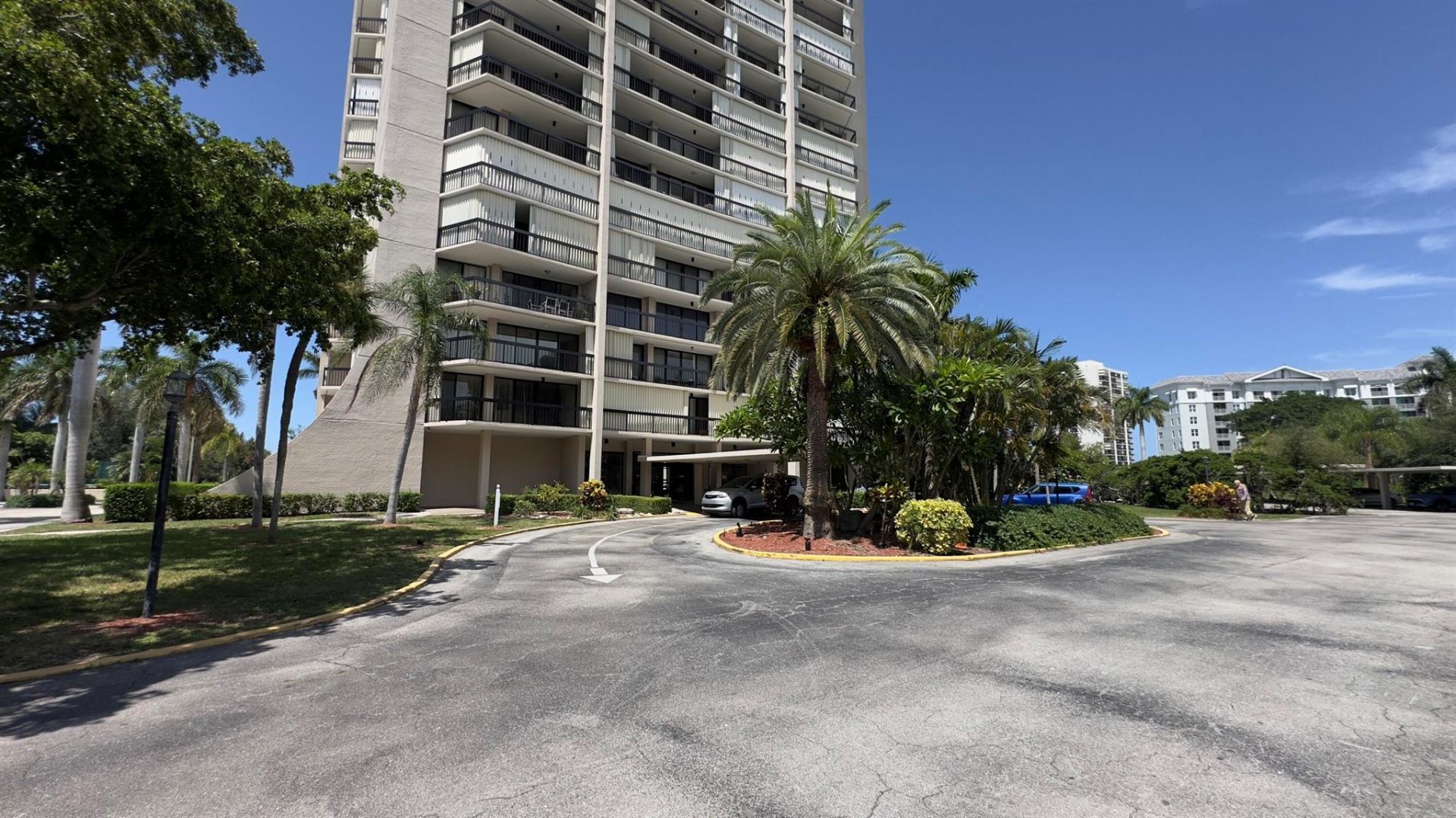 2425 Presidential Way, Unit 203, West Palm Beach, FL 33401 Photo
