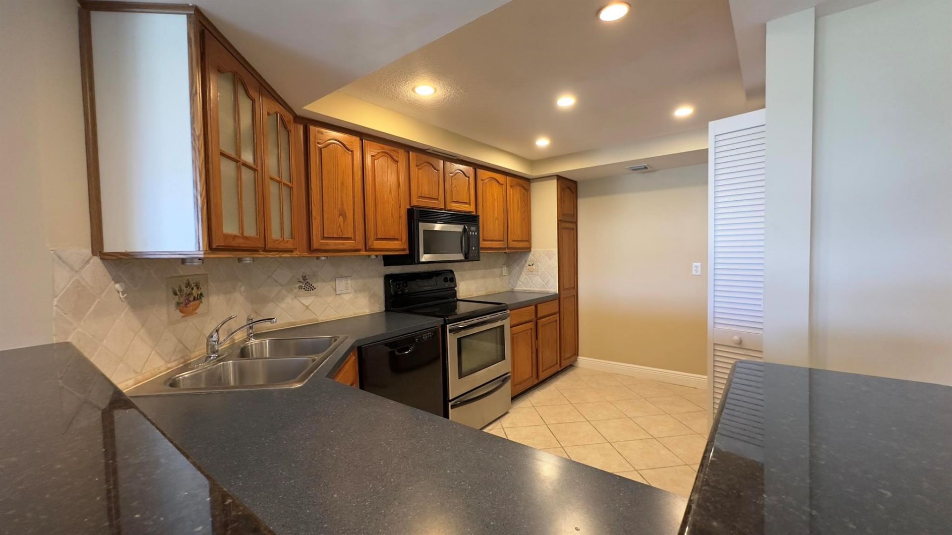 2425 Presidential Way, Unit 203, West Palm Beach, FL 33401 Photo