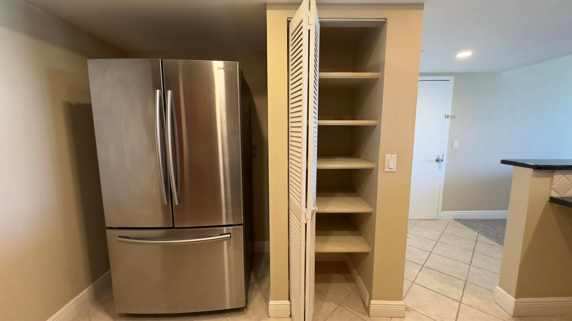 2425 Presidential Way, Unit 203, West Palm Beach, FL 33401 Photo