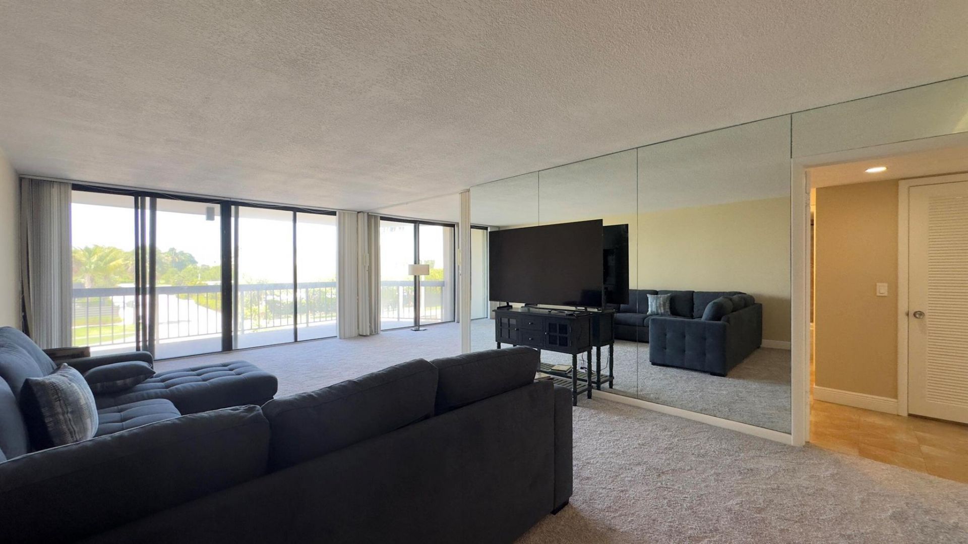 2425 Presidential Way, Unit 203, West Palm Beach, FL 33401 Photo