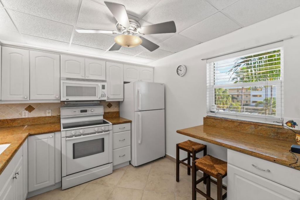 2615 NE 1st Court, Unit 303, Boynton Beach, FL 33435 Photo