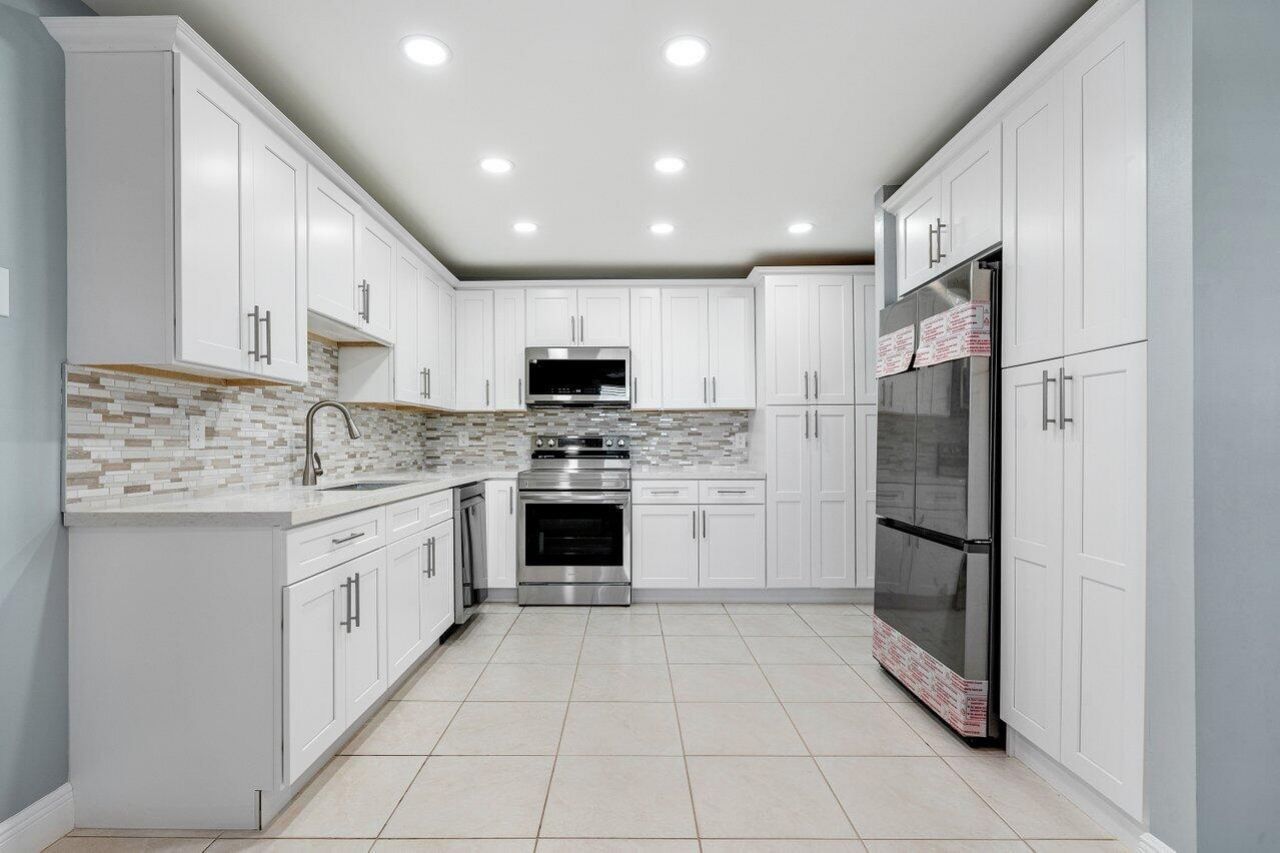 1740 NW 19th Terrace, Unit 204, Delray Beach, FL 33445 Photo