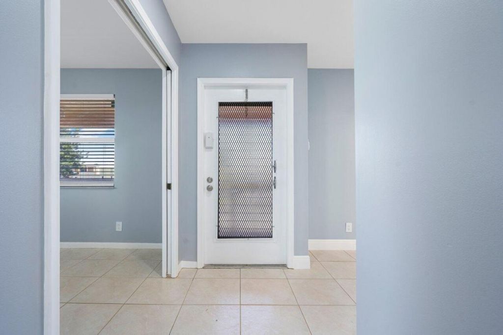 1740 NW 19th Terrace, Unit 204, Delray Beach, FL 33445 Photo