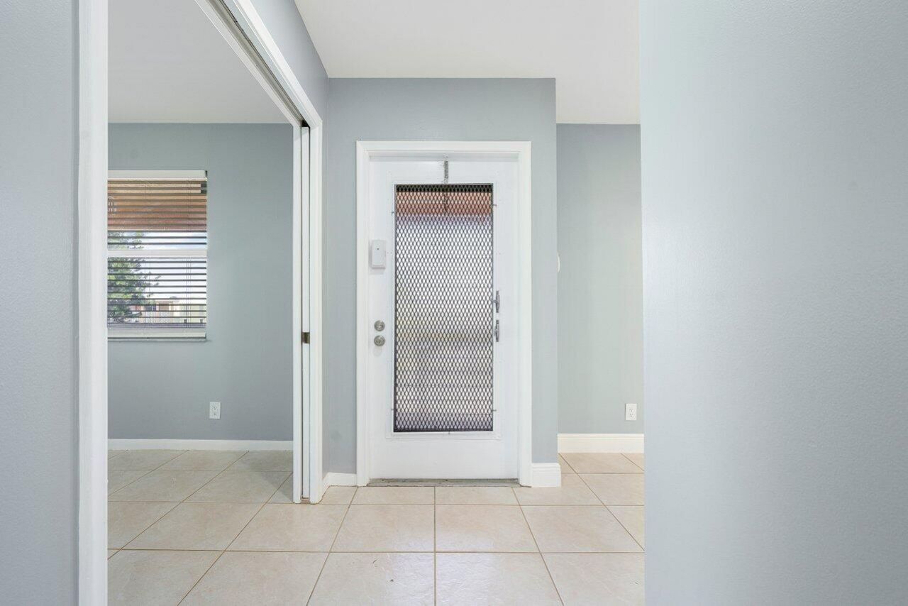 1740 NW 19th Terrace, Unit 204, Delray Beach, FL 33445 Photo