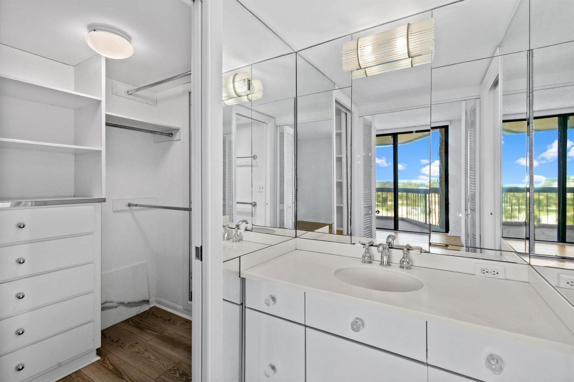 2425 Presidential Way, Unit 801, West Palm Beach, FL 33401 Photo