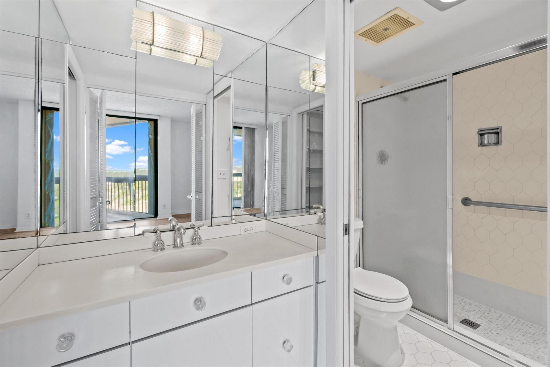 2425 Presidential Way, Unit 801, West Palm Beach, FL 33401 Photo