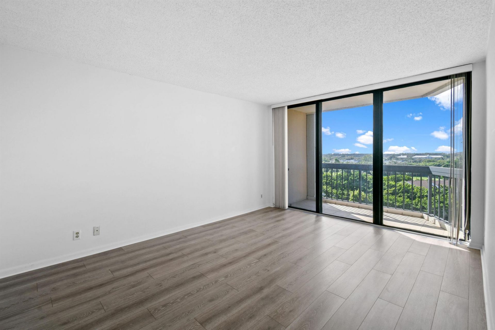 2425 Presidential Way, Unit 801, West Palm Beach, FL 33401 Photo