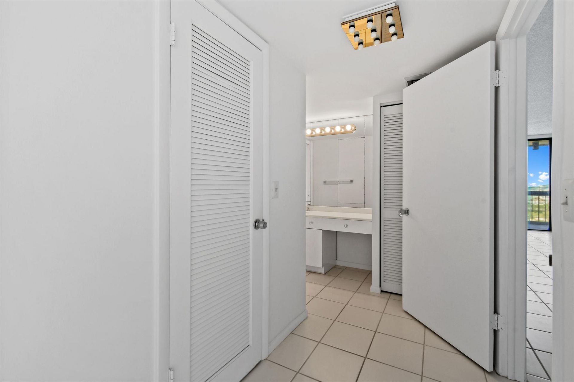 2425 Presidential Way, Unit 801, West Palm Beach, FL 33401 Photo