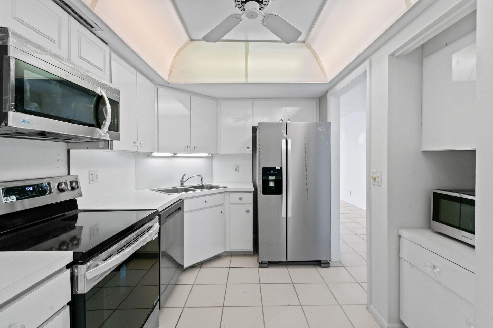 2425 Presidential Way, Unit 801, West Palm Beach, FL 33401 Photo