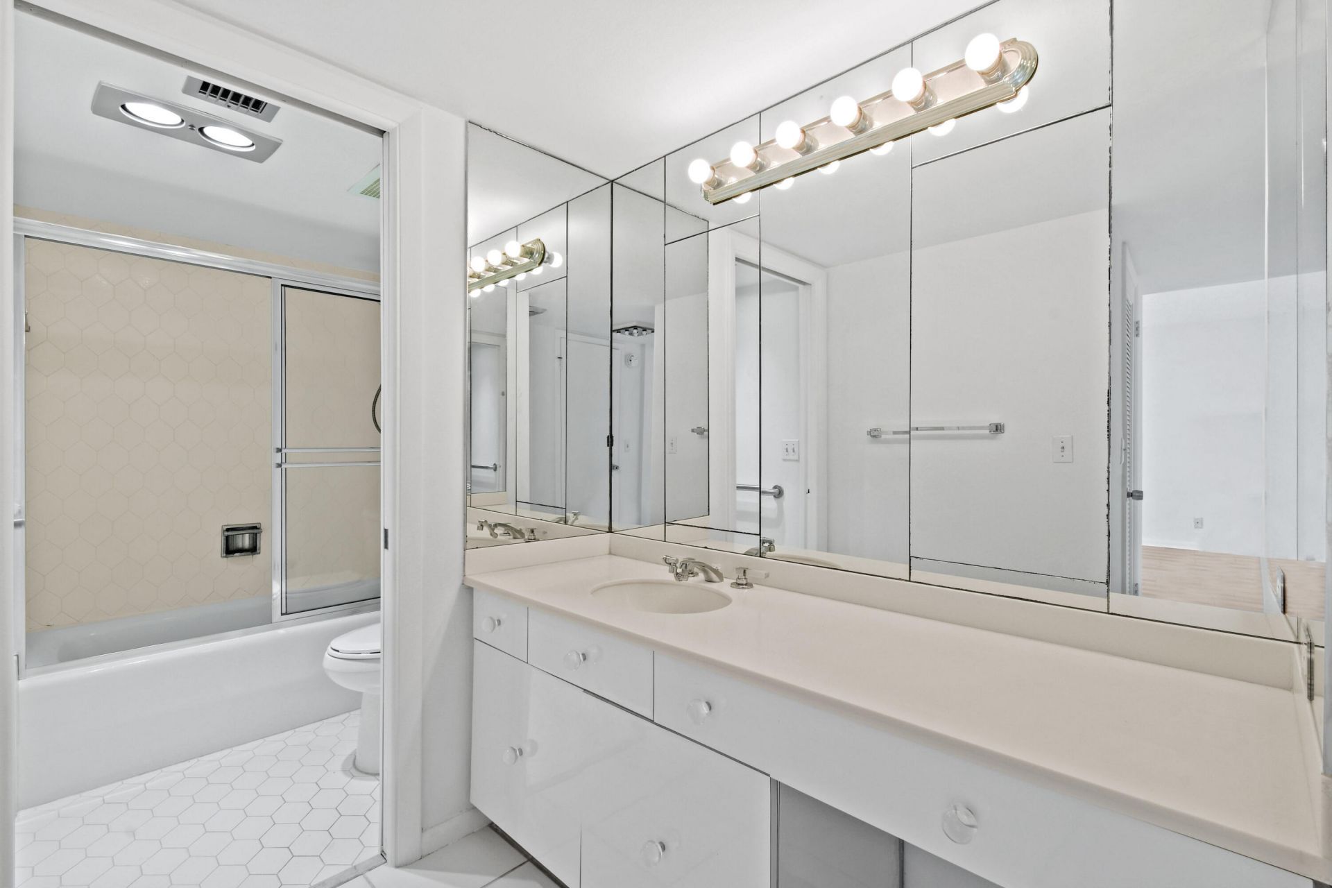 2425 Presidential Way, Unit 801, West Palm Beach, FL 33401 Photo