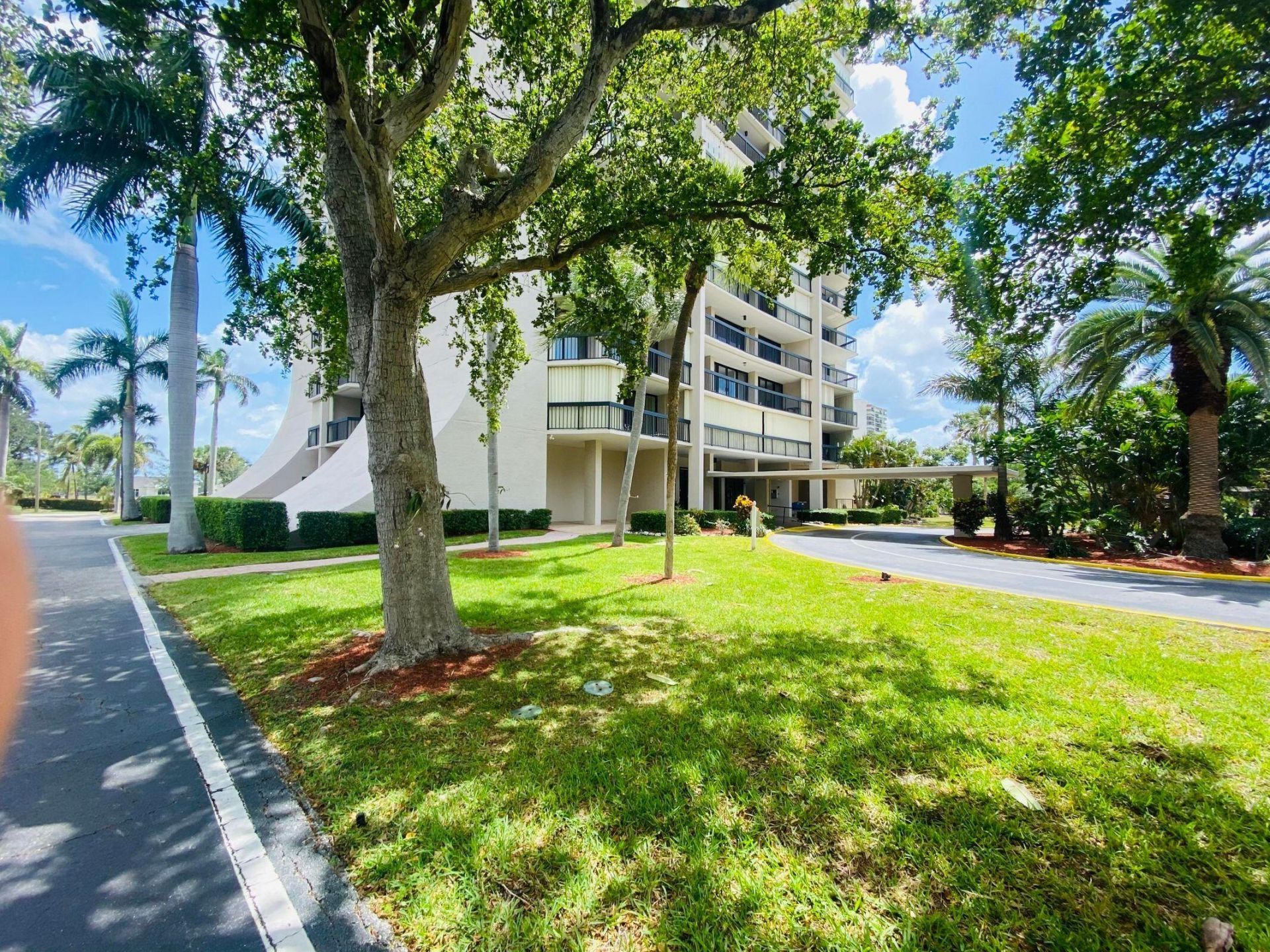 2425 Presidential Way, Unit 801, West Palm Beach, FL 33401 Photo