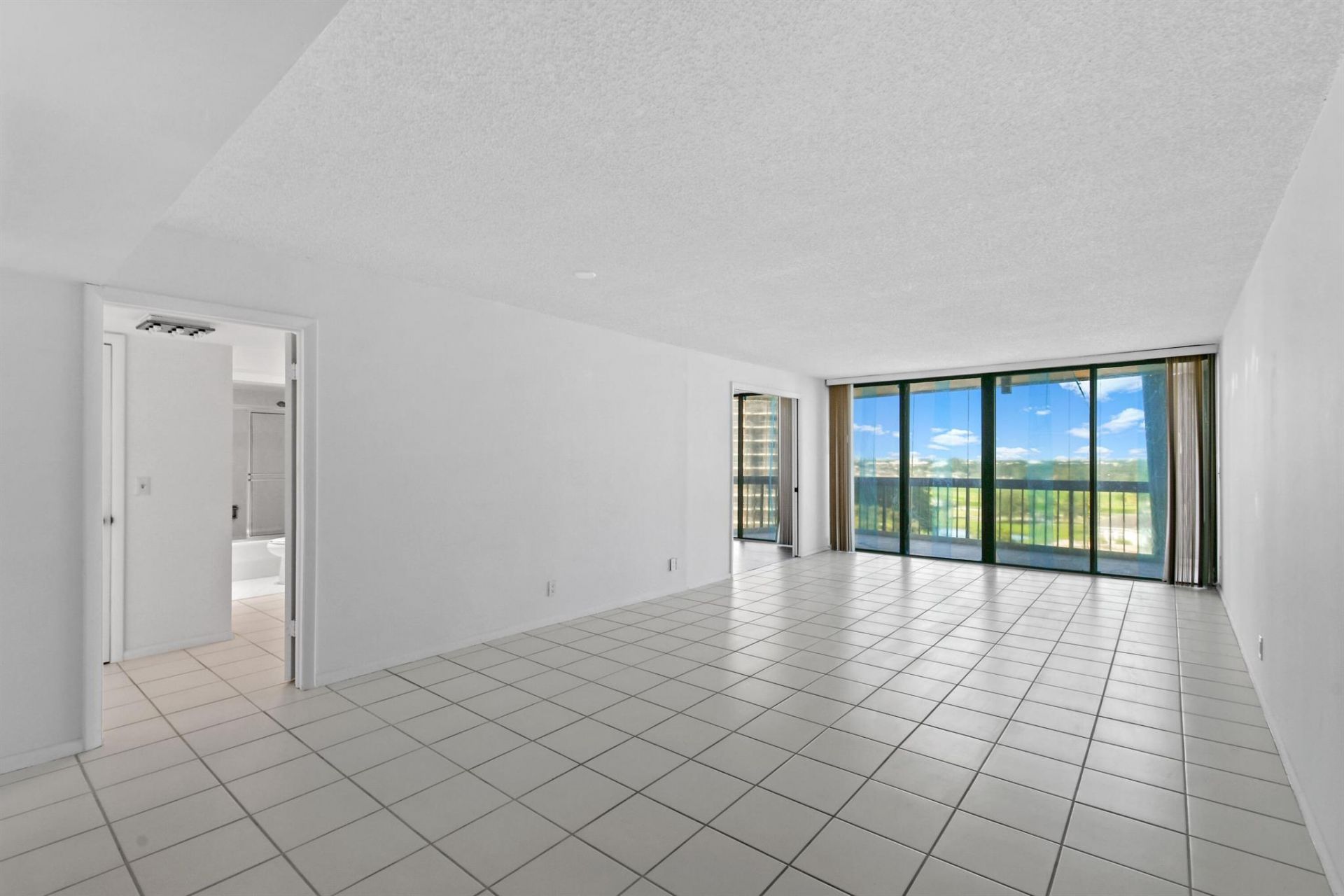2425 Presidential Way, Unit 801, West Palm Beach, FL 33401 Photo